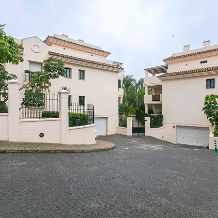 Beautiful With Lovely Terrace Pass The Keys Apartment